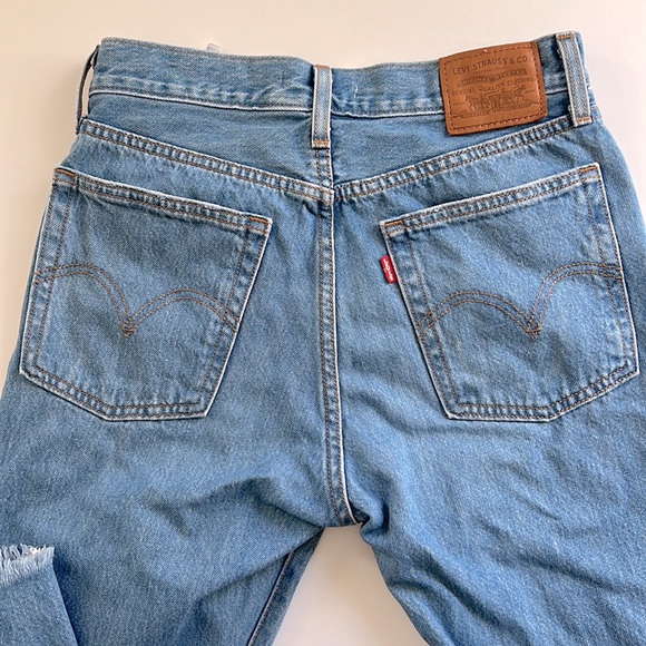 Levi’s Wedgie Straight Leg Raw Hem Distressed Jeans - Picture 8 of 8